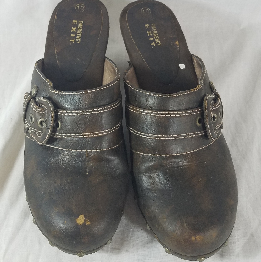 Emergency Exit Connie Clogs sz 10 Brown Shoes